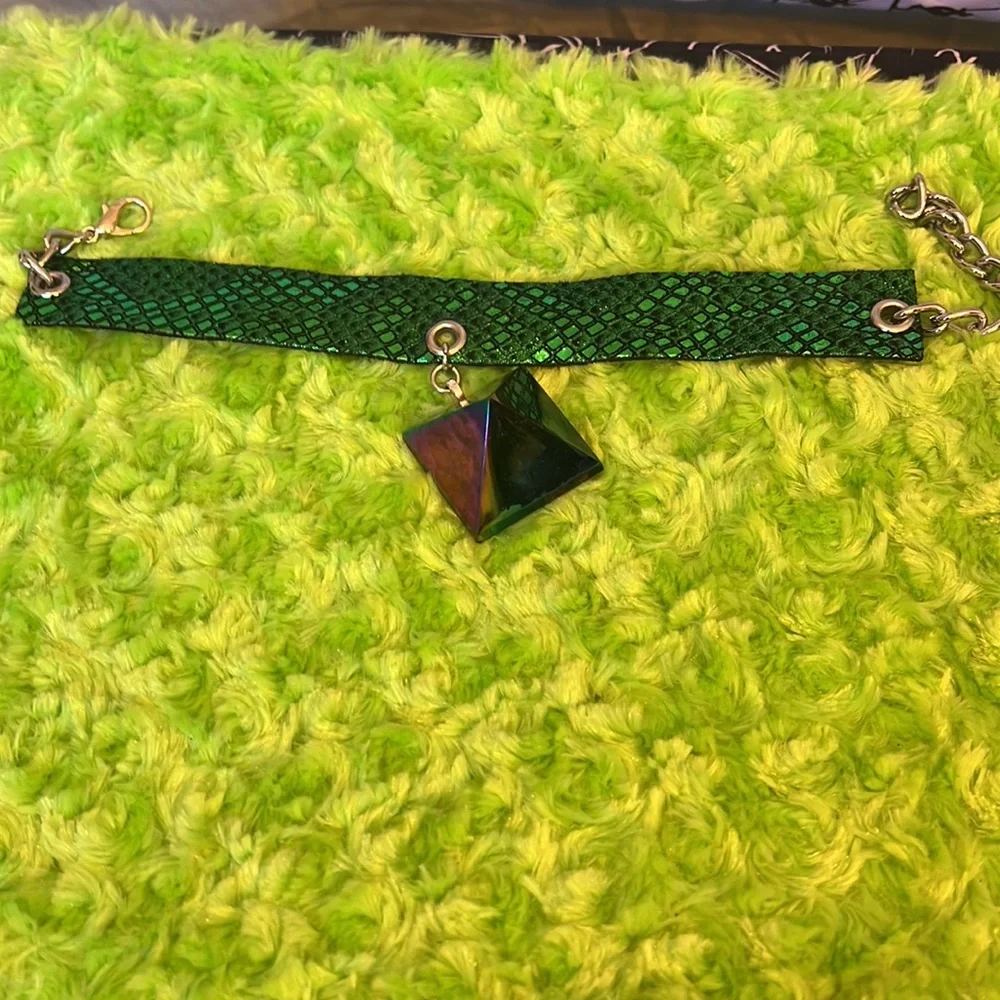Rainbow titanium pyramid necklace choker - Picture 4 of 14